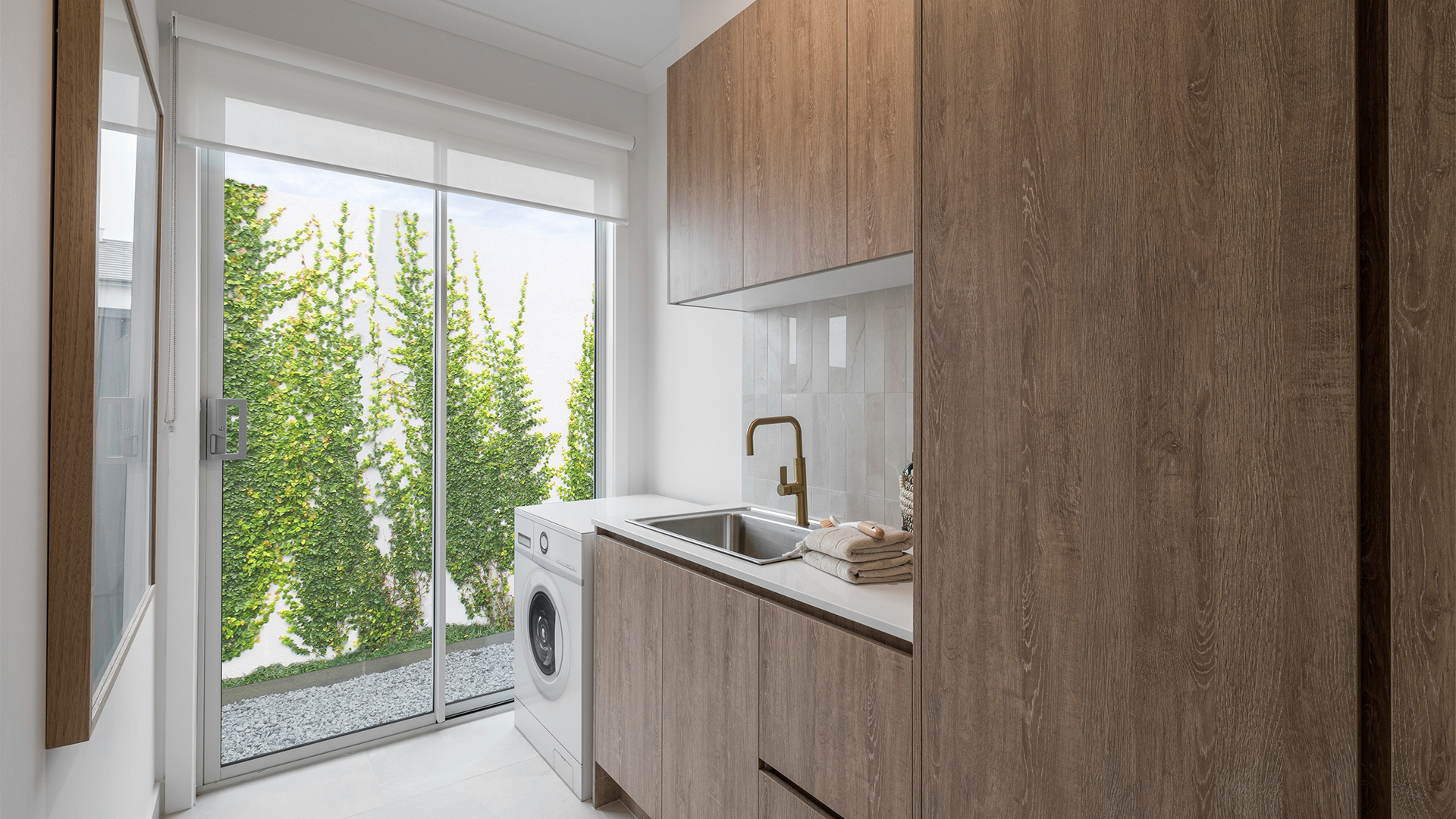 CAULFIELD 248 26 B Displayed at Mt Atkinson VIC 07