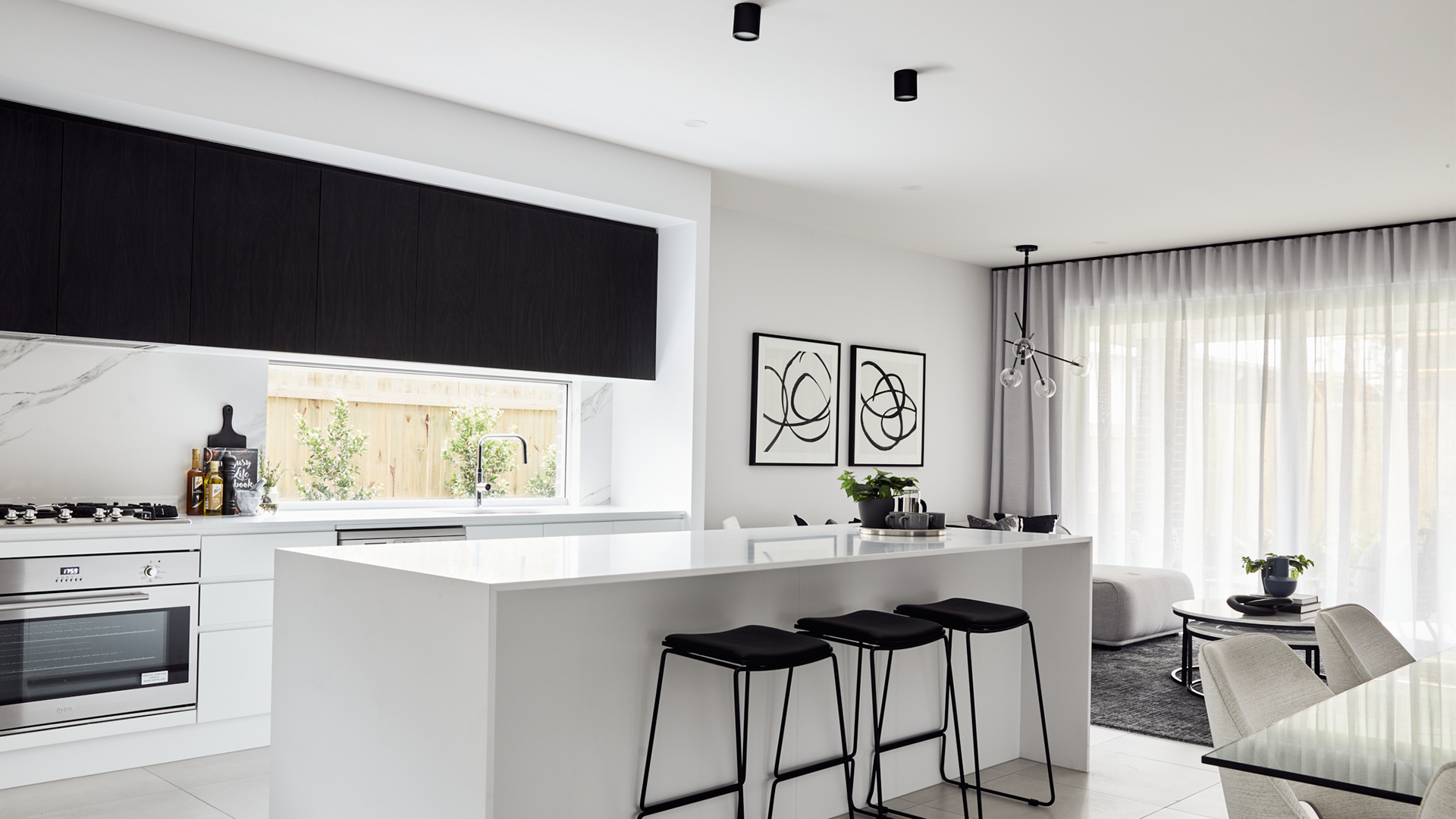 GALLERIA 262 29 Everleigh QLD 03