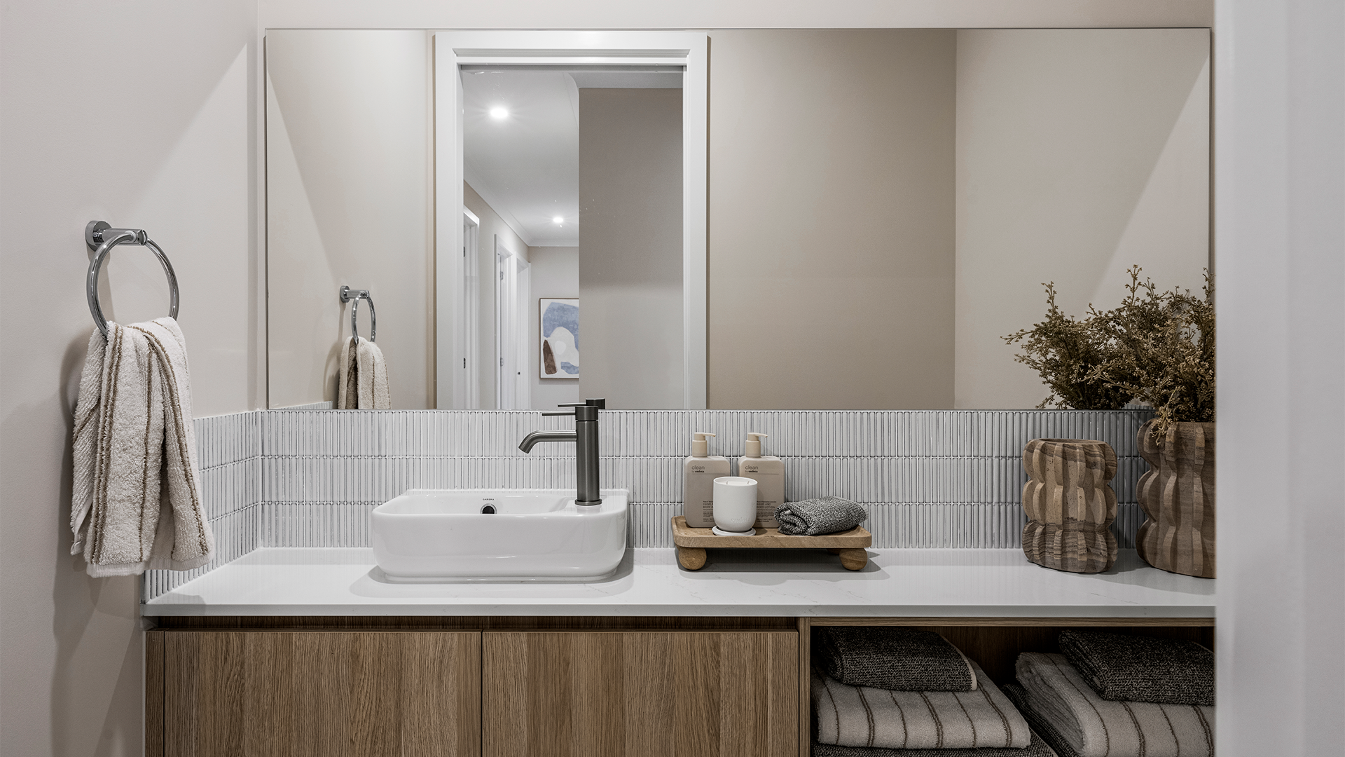 MALVERN 208 23 B Displayed at Averley VIC 07