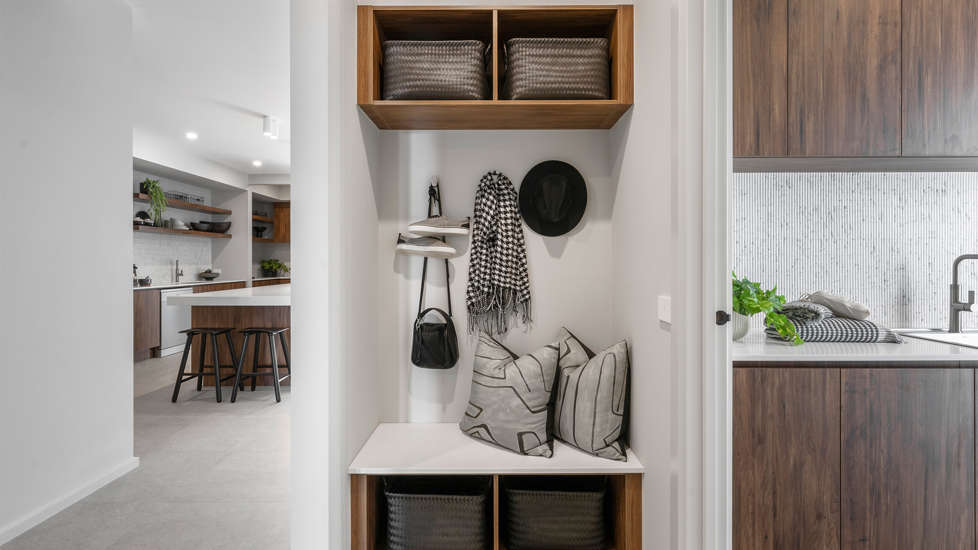 OCEANIA 268 29 A Displayed at Botanical VIC 05