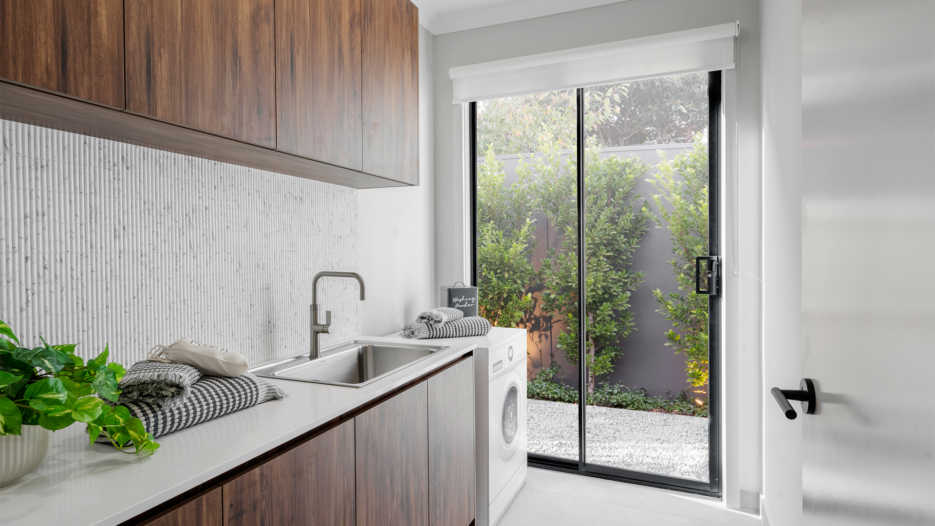 OCEANIA 268 29 A Displayed at Botanical VIC 06