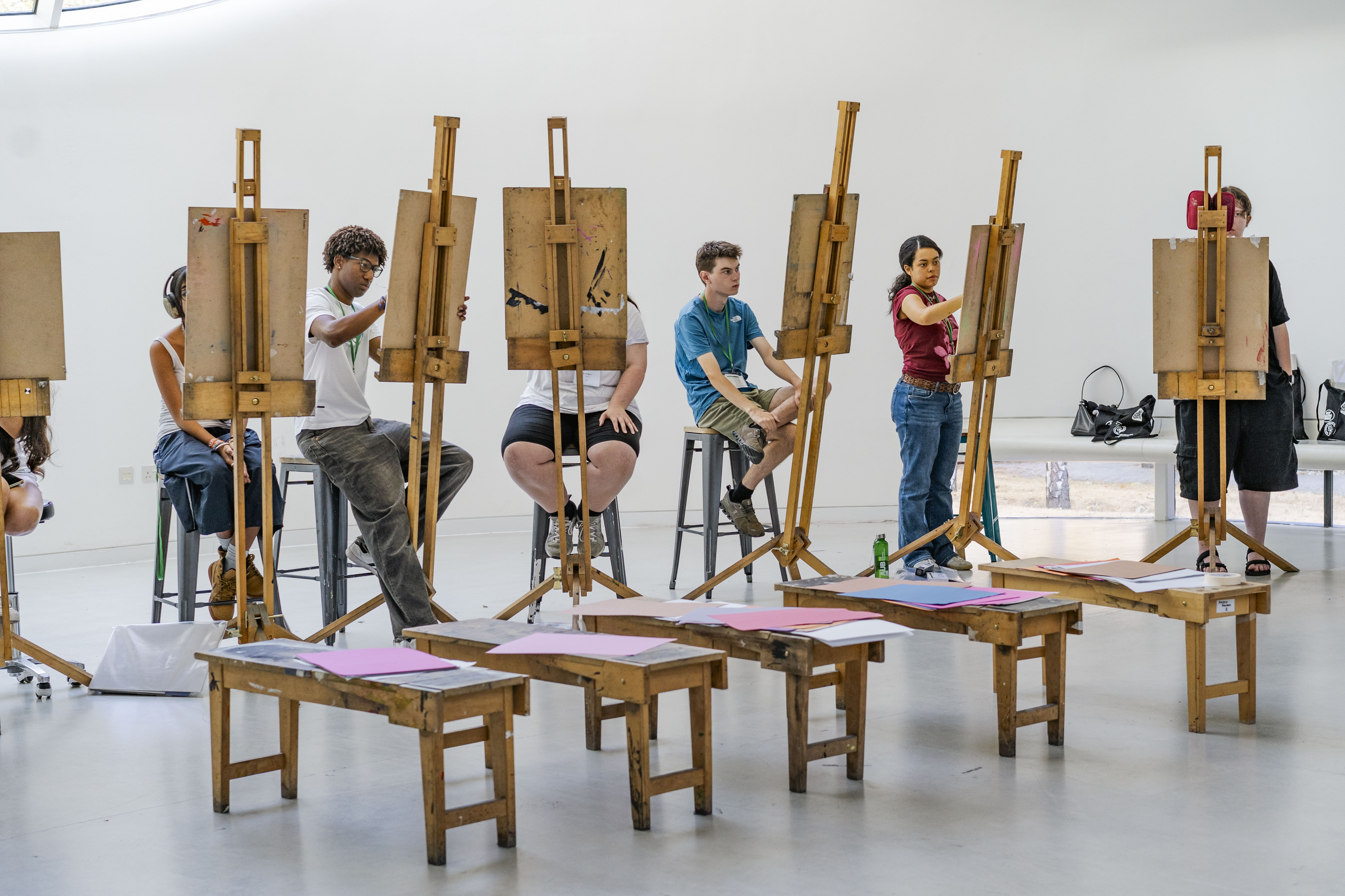 Multiple students using easels to sketch