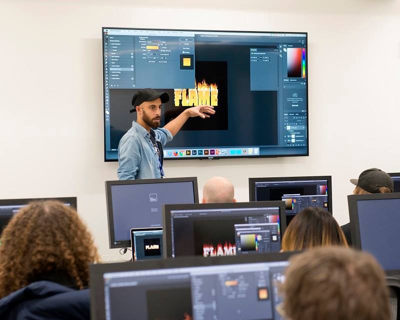 Bournemouth-based street artist Tech Moon teaching at AUB