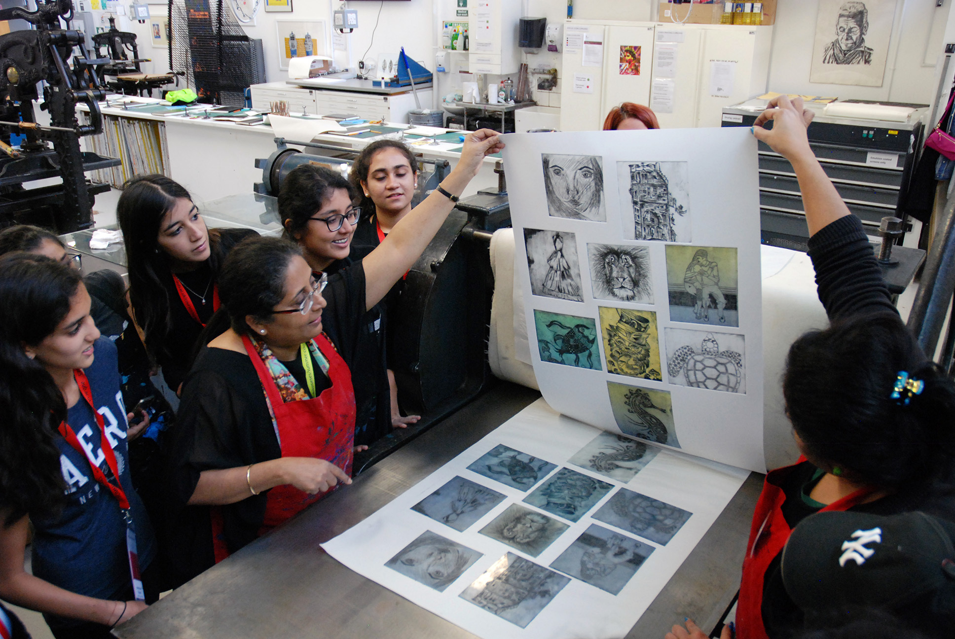 Students screenprinting