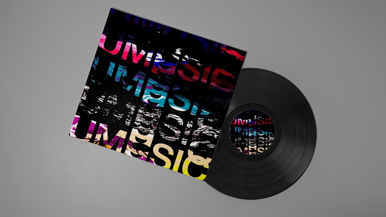 A custom vinyl album which features your selected genres from the event’s performance.