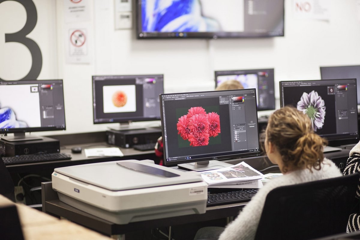 Image of a women using Photoshop