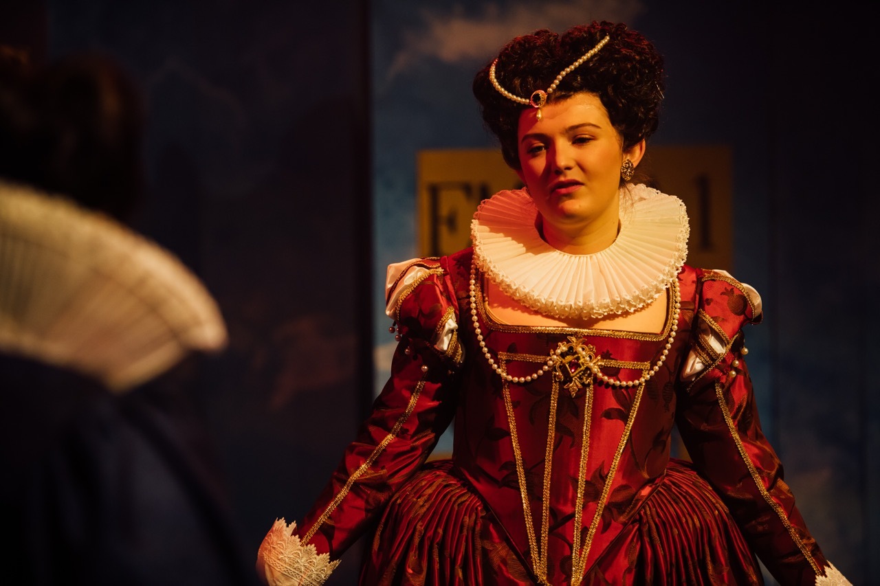 A close-up of Sarah Astbury as Mary Sidney. The ruff was trimmed with fine lace, and the bodice was trimmed with gold braid and pearls.