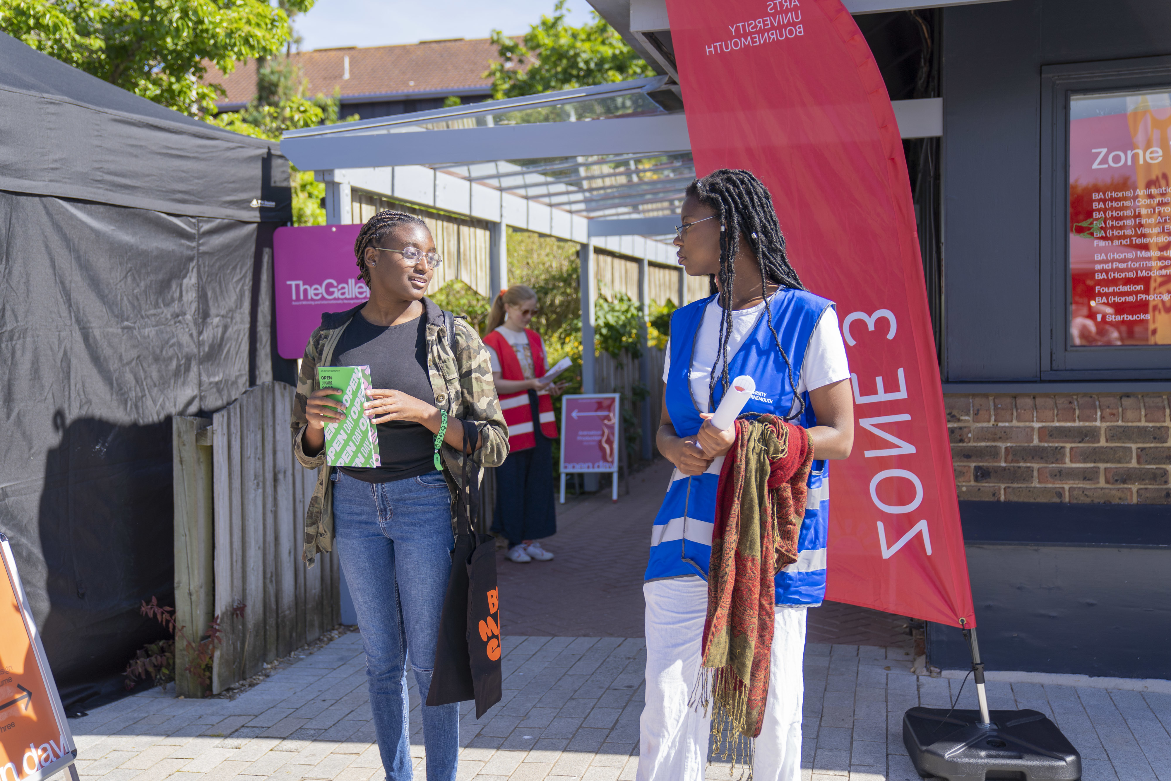 An AUB Student Ambassador speaking to a prospective student on AUB Campus during an Open Day.