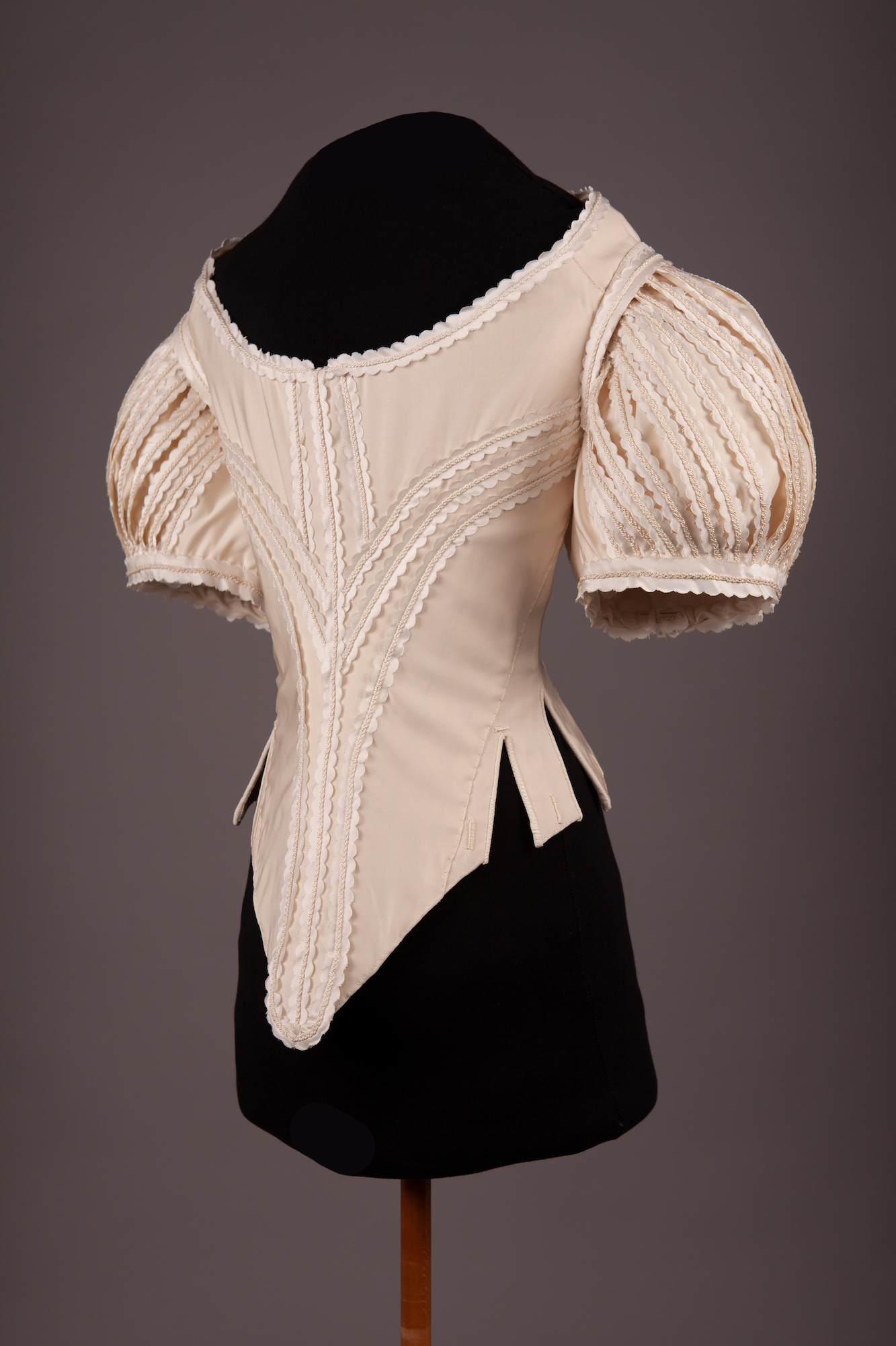 The front of a 1660s bodice displayed on a mannequin.