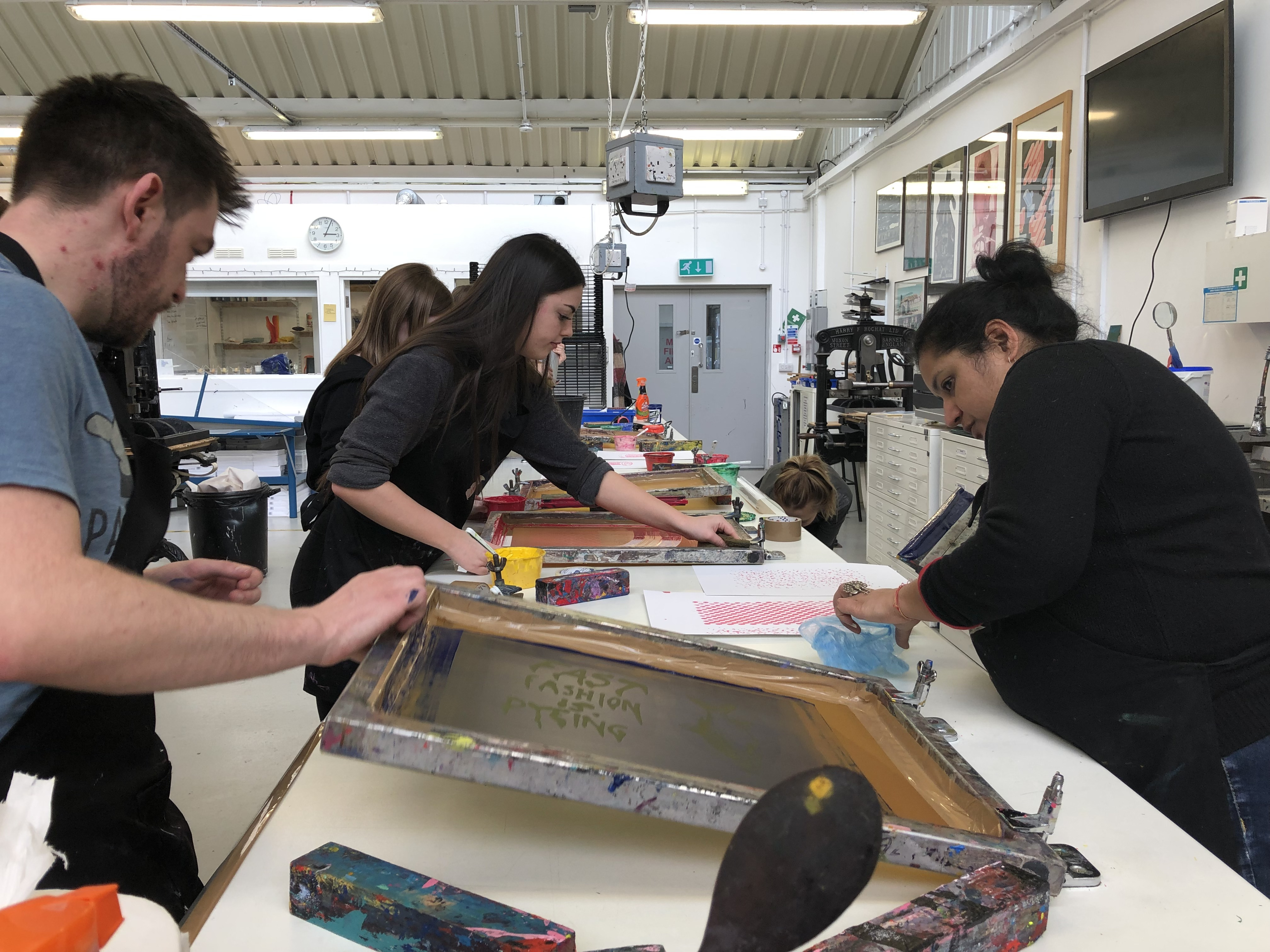 Students screenprinting