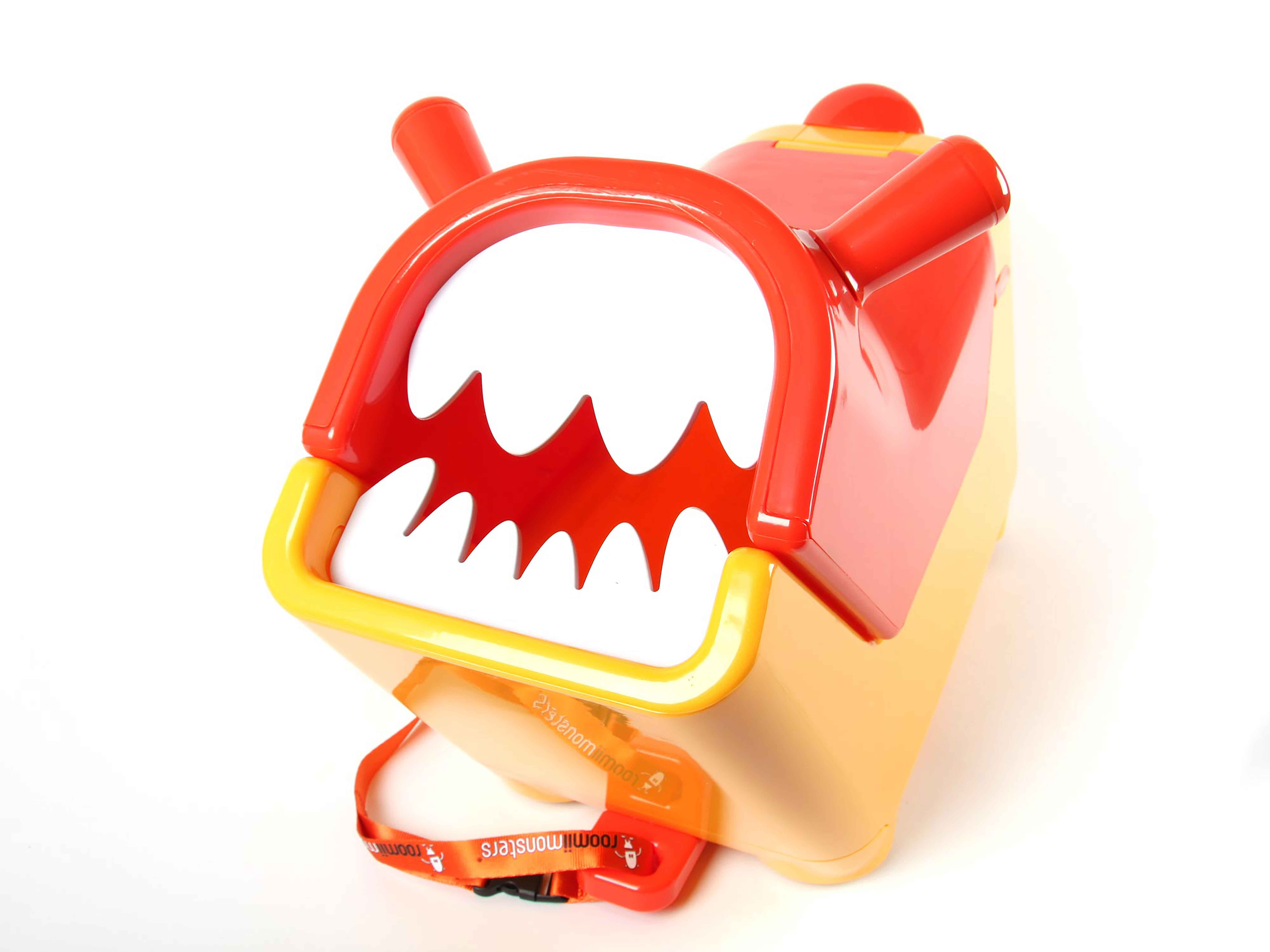 A children's toy with a mouth full of teeth