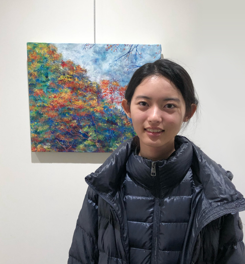 Sakura Fujii stood beside her artwork.
