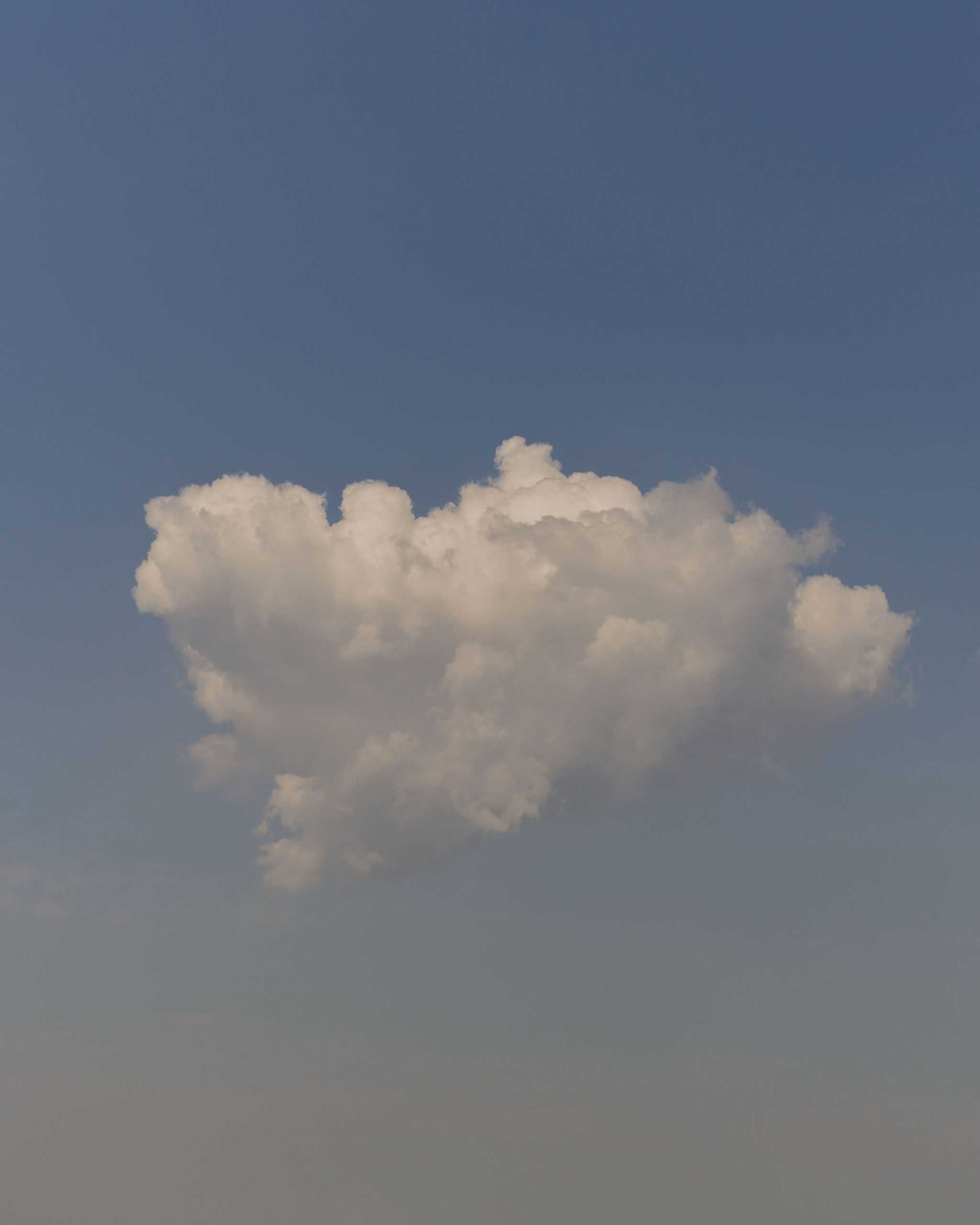 A photo of a cloud floating in the sky.