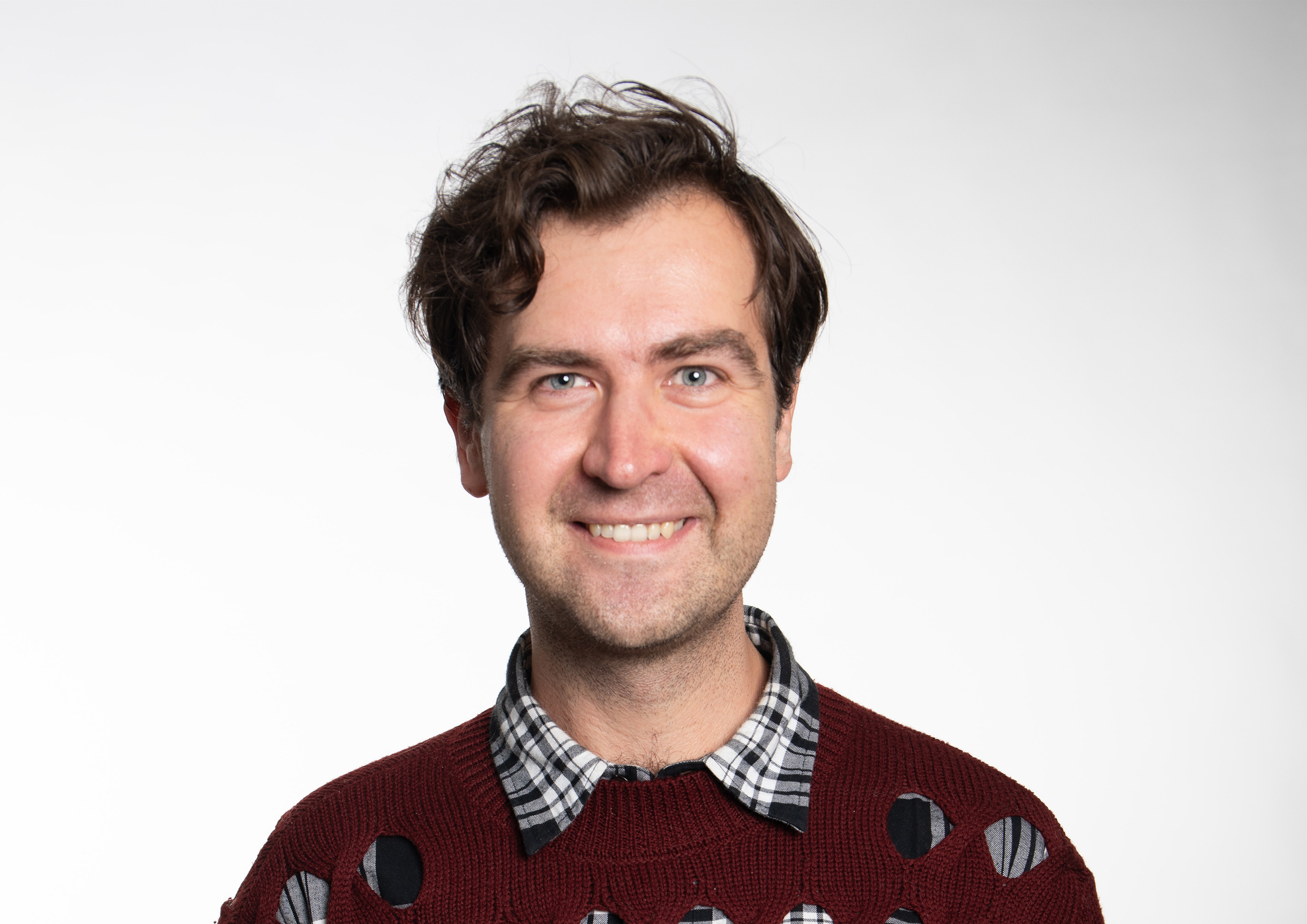 Headshot of J Solovjov.