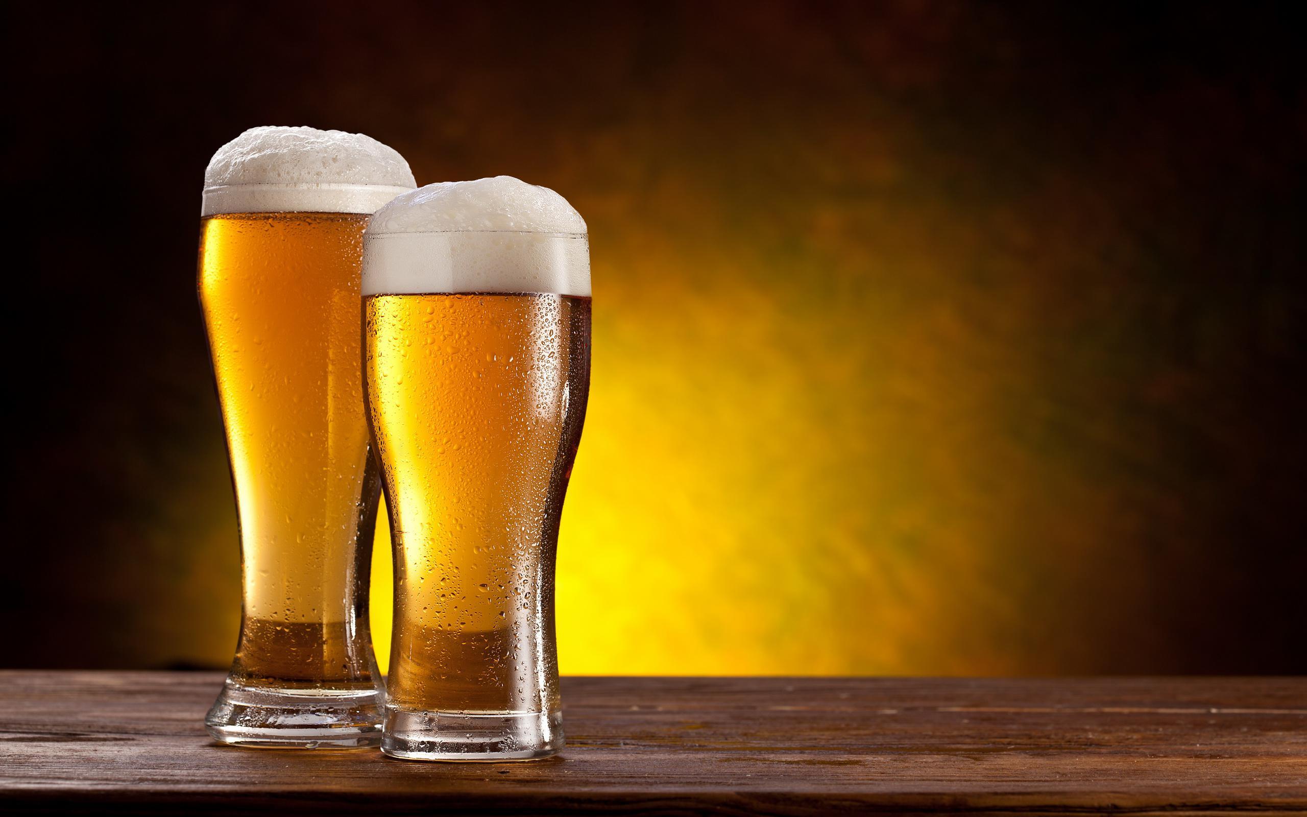 Alcohol advertising rules “a disgrace” - Featured Image