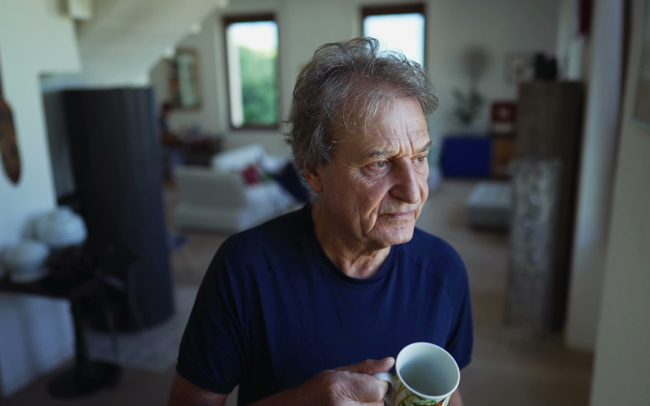 ‘I keep away from people’ – combined vision and hearing loss is isolating more and more older Australians - Featured Image