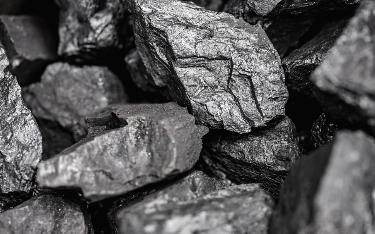 Government’s addiction to fossil fuels ‘catching up with us, killing us,’ says Senator David Pocock - Featured Image