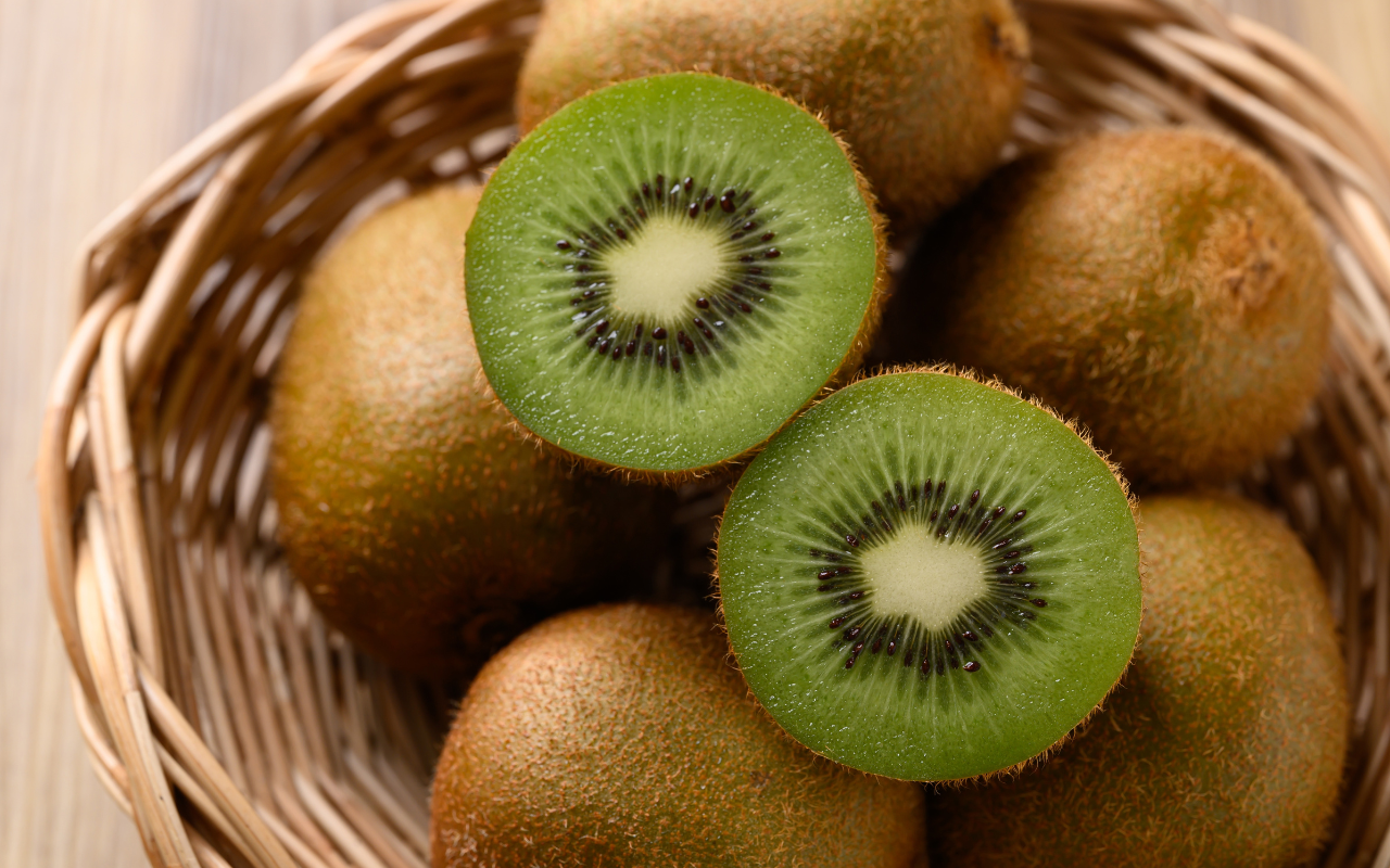 Eat kiwifruit for constipation, new guidelines say. But ditch the high-fibre diet - Featured Image