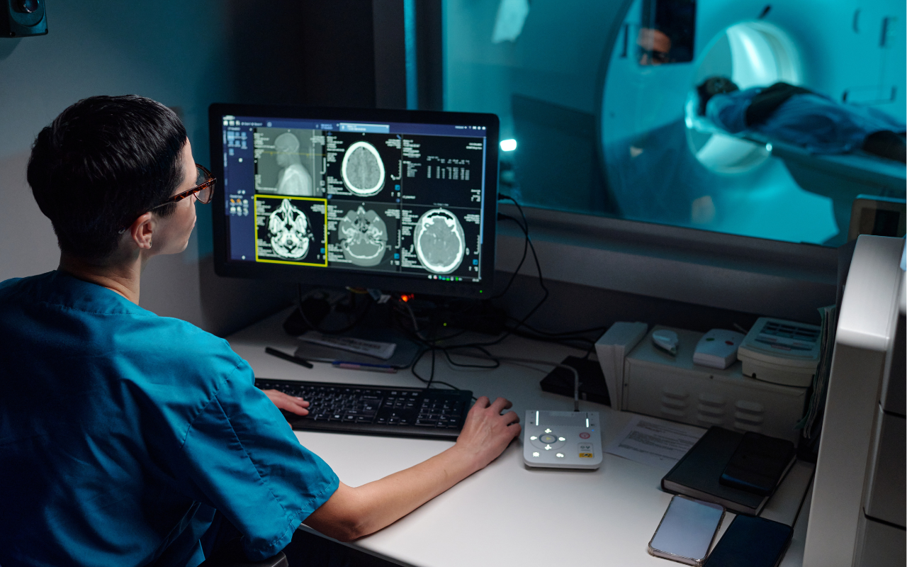 MRI practitioner magnetopgrapher