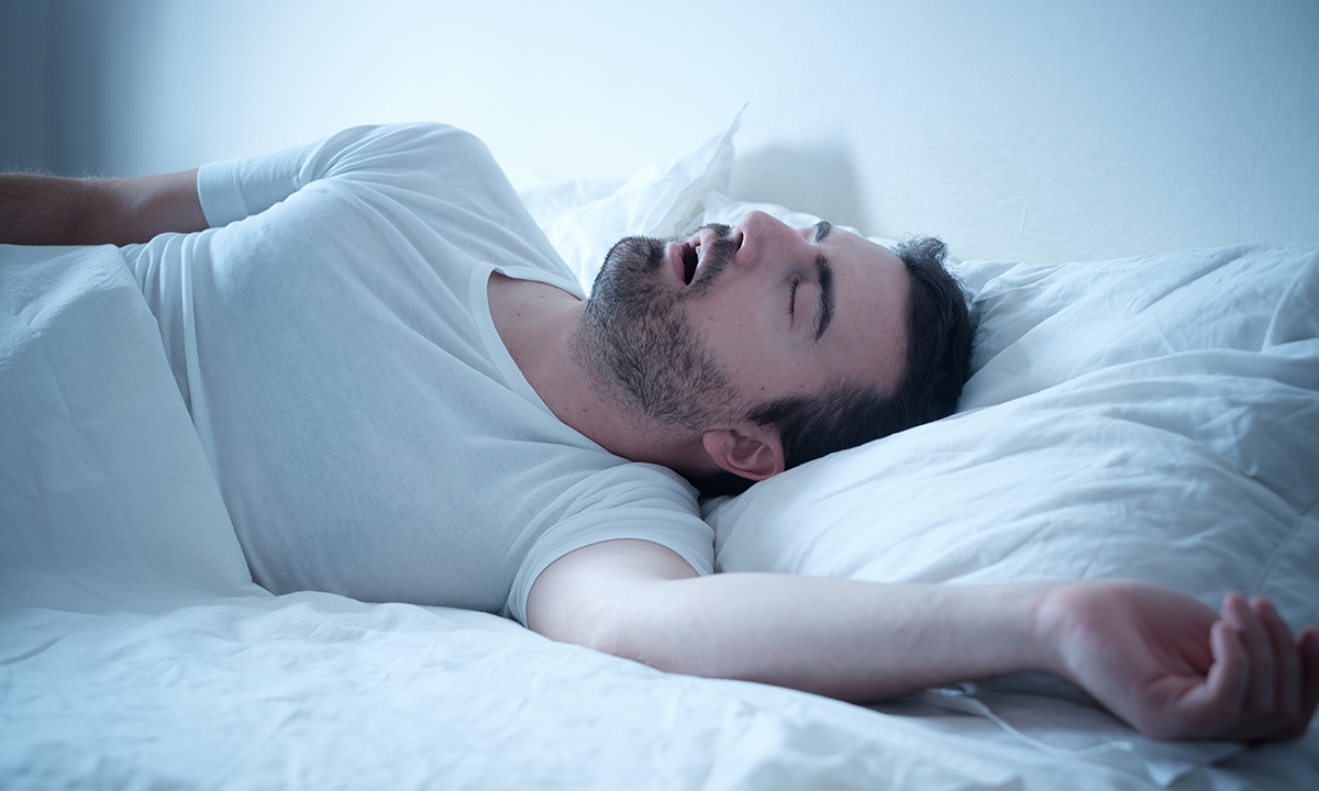 Rem sleep behaviour disorder or the man who mistook his wifes head for a rugby ball 759