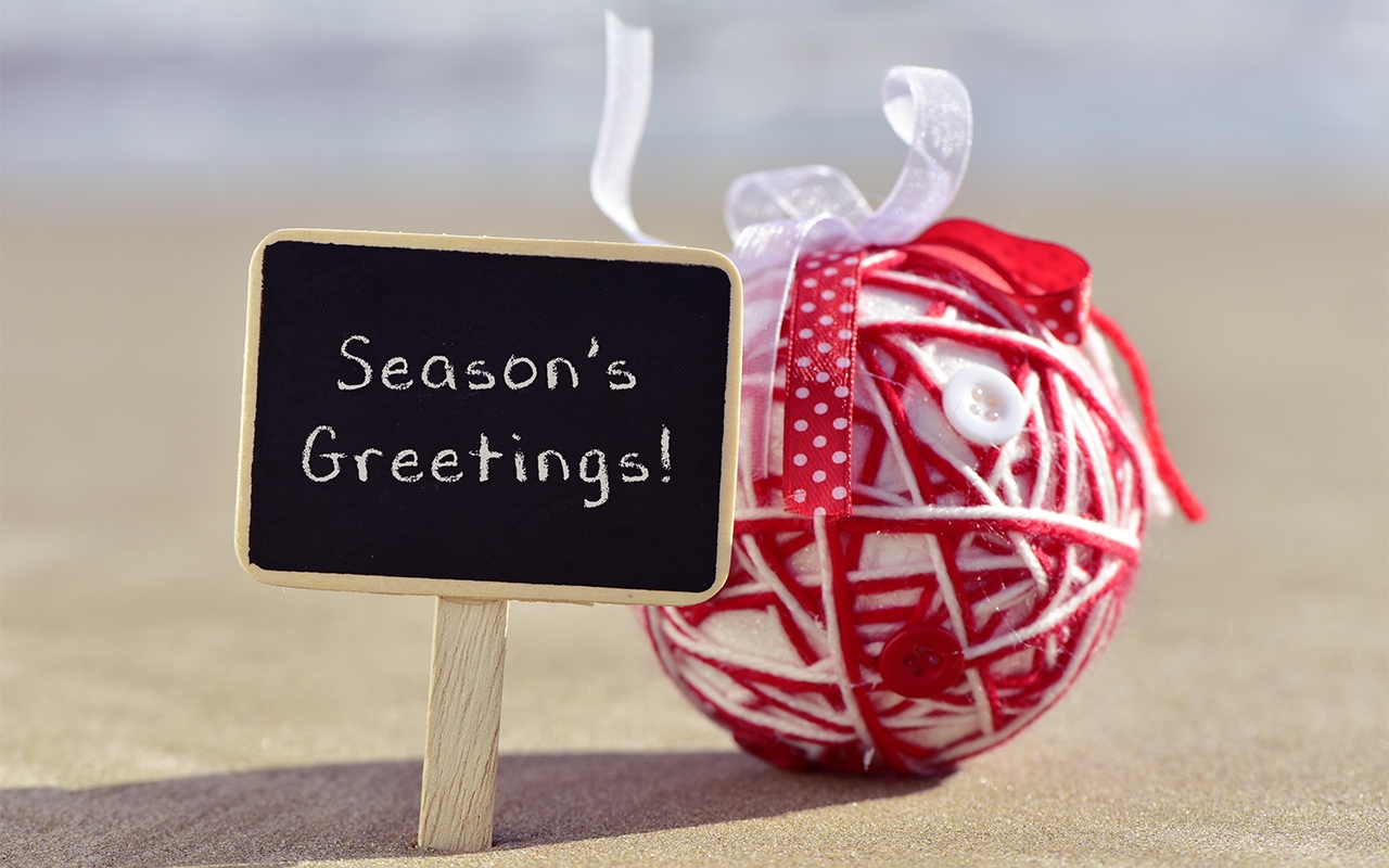 Seasons greetings ball sand