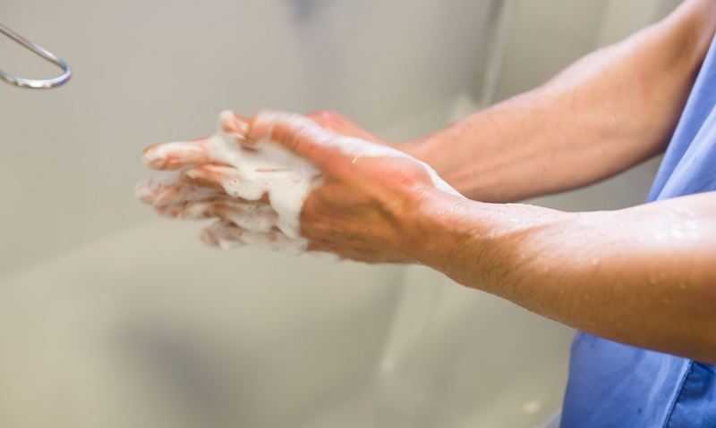 Doctors drag chain on hand hygiene - Featured Image