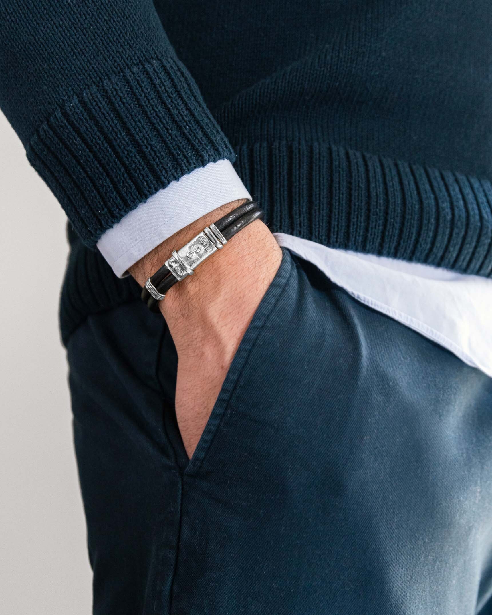 BGU5K00562-2 (on model)