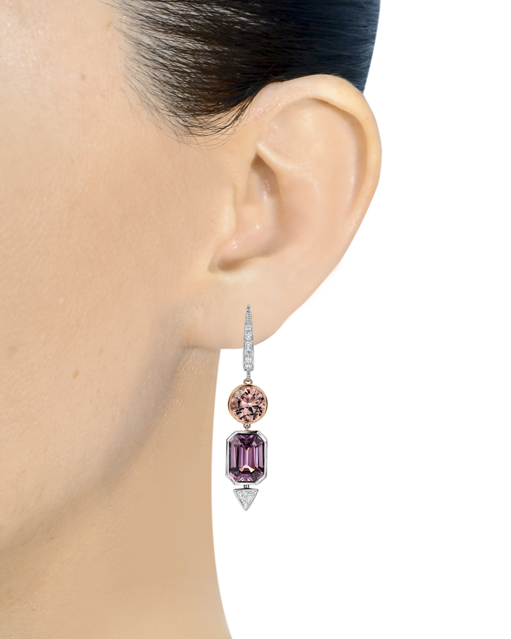 ECDKK03882 on ear