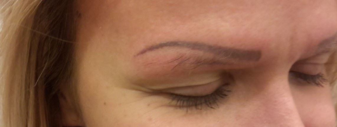 Permanent make-up eyebrows — before