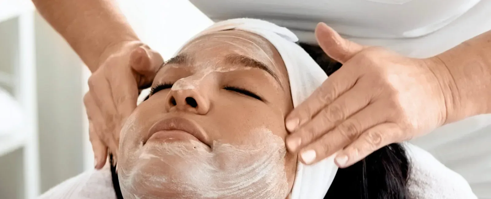 Kosmetische Gesichtsbehandlung bei Dermacare Wien
