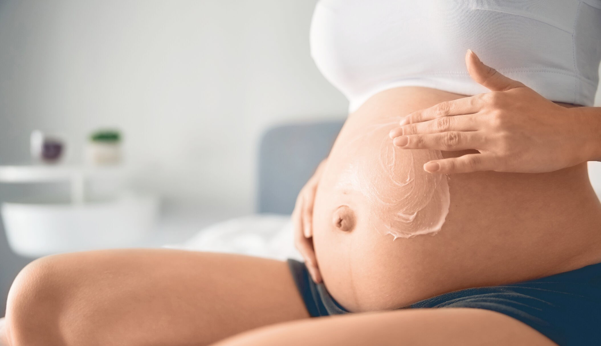 Schwangerschaftsstreifen vorbeugen – So bleibt Ihre Haut straff