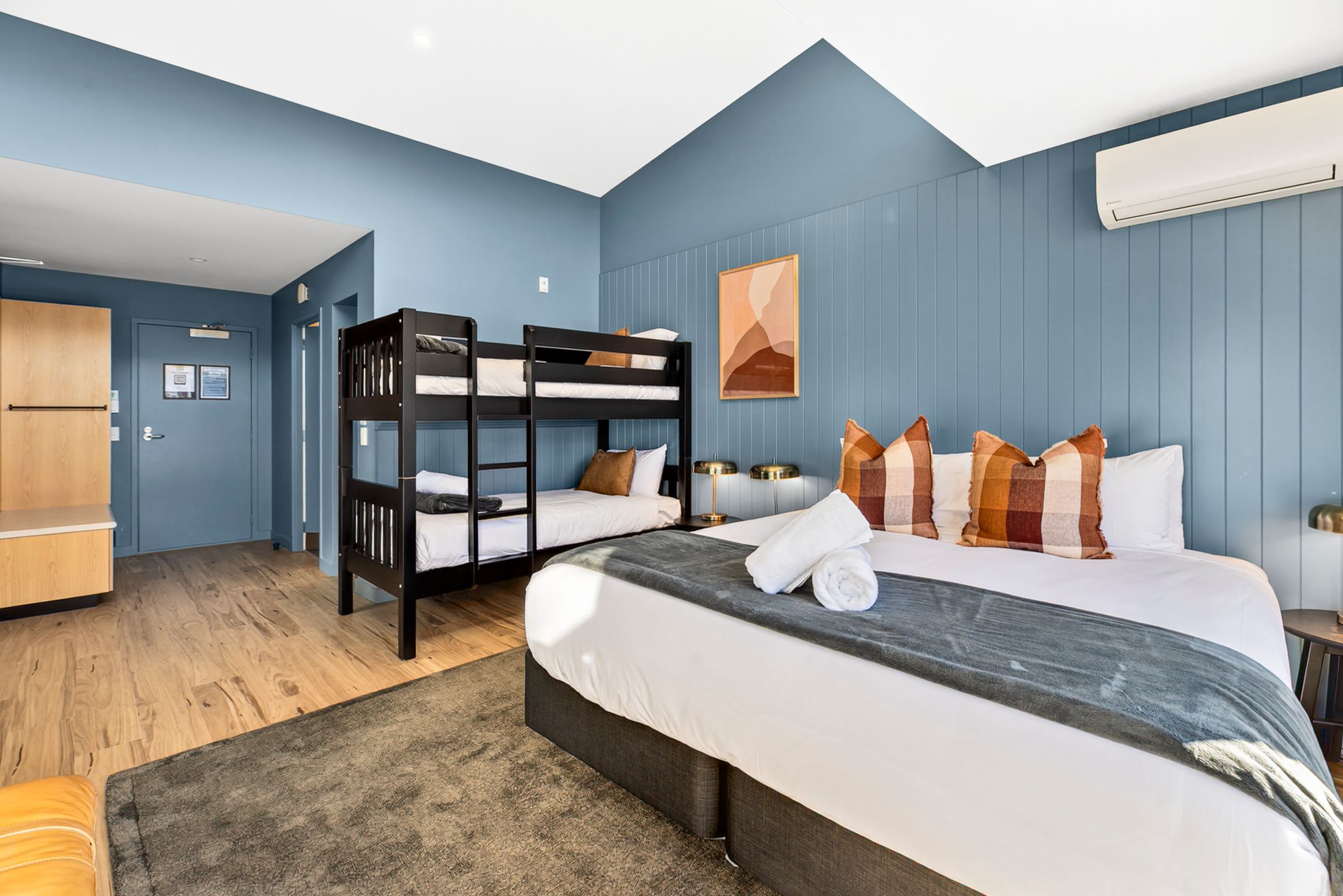 Superior Mountain View Studio - Sleeps 4