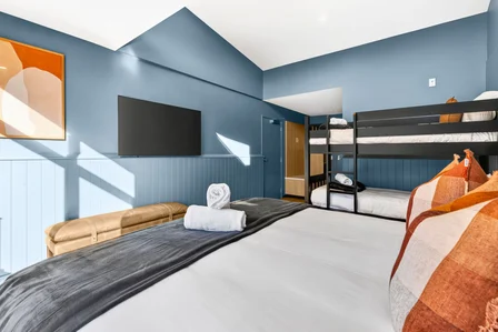 Superior Mountain View Studio - Sleeps 4