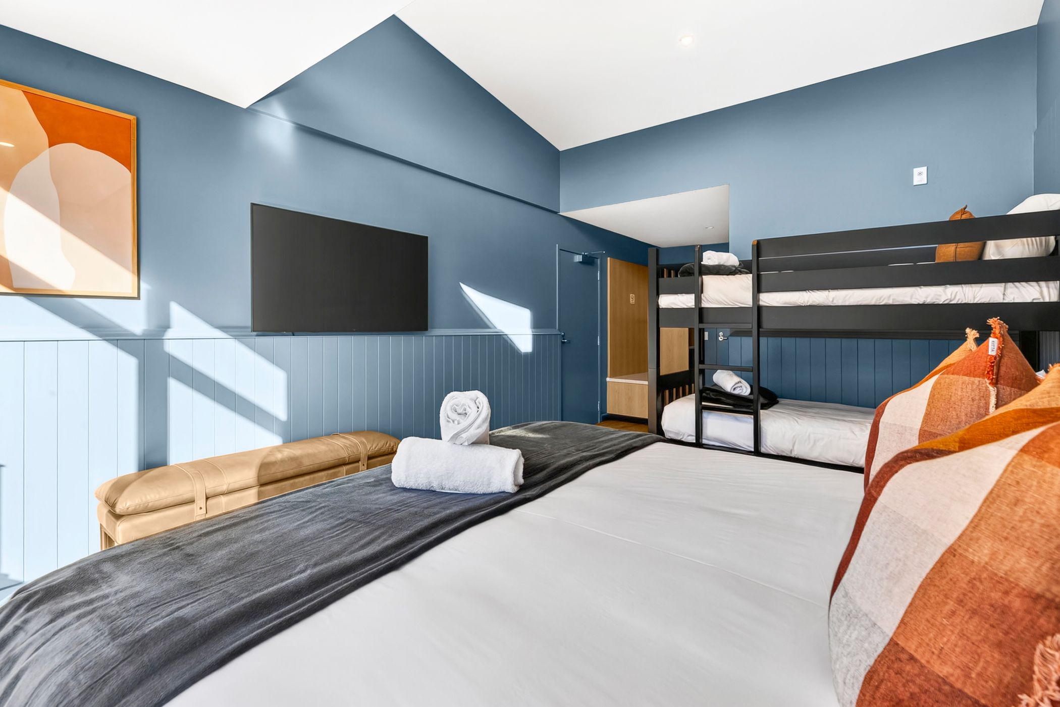 Superior Mountain View Studio - Sleeps 4