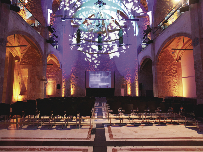 Macba covent dels angels with chairs
