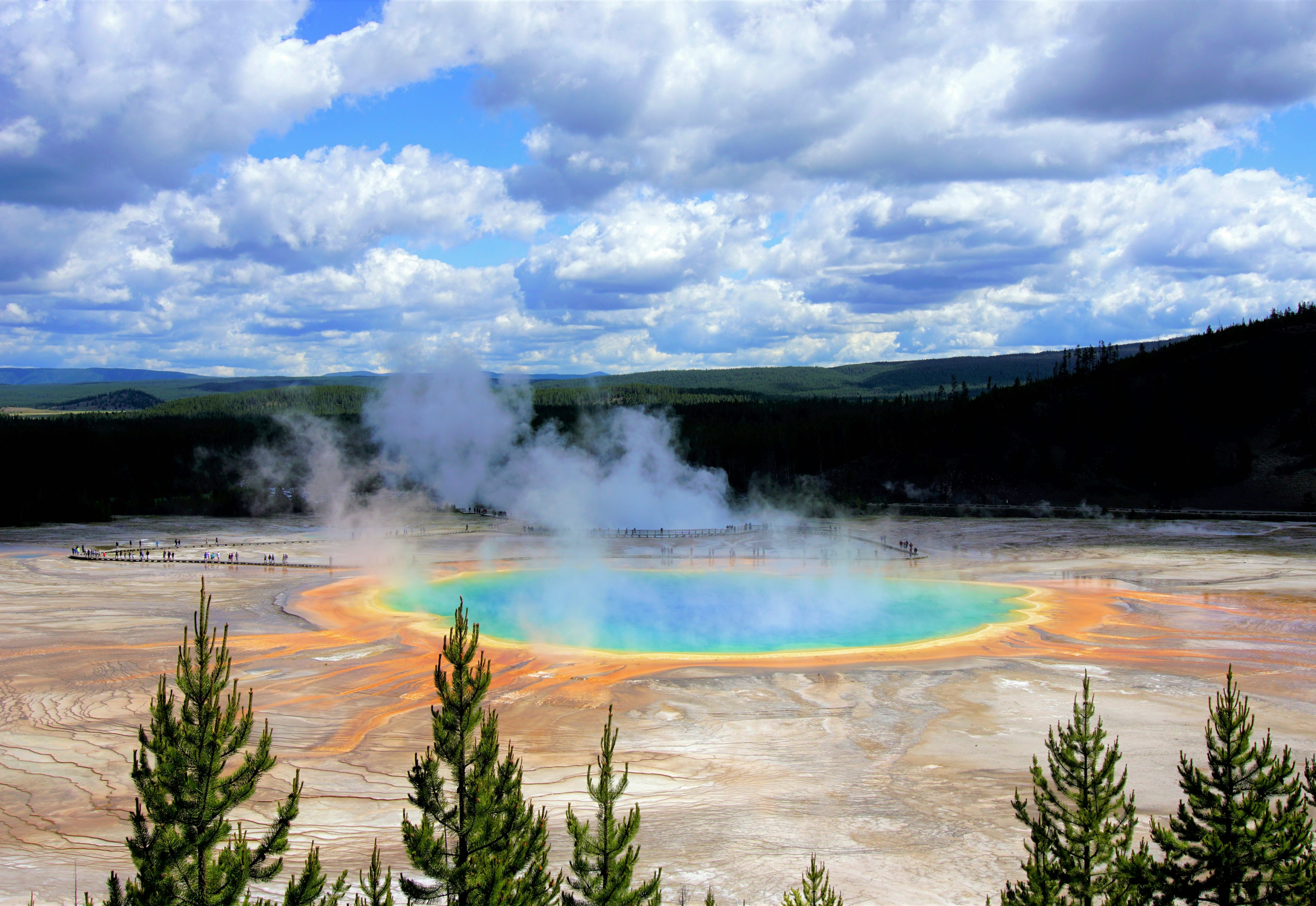 Yellowstone national park grand prismatic spring