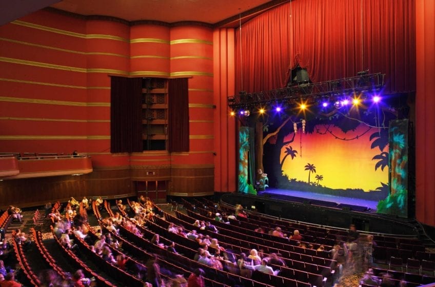 Music Hall Performancewith Audience 848x560