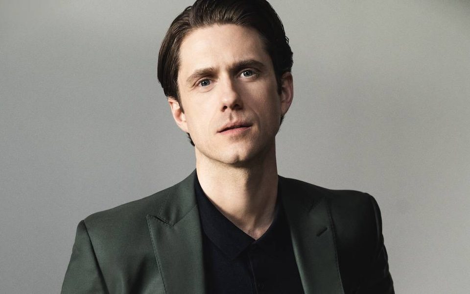 Aaron Tveit005 e1693354426771