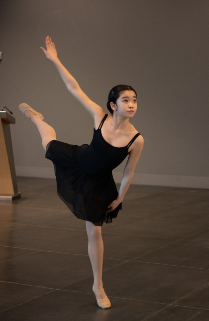 T u p a c dance in the museum 2 668x1024