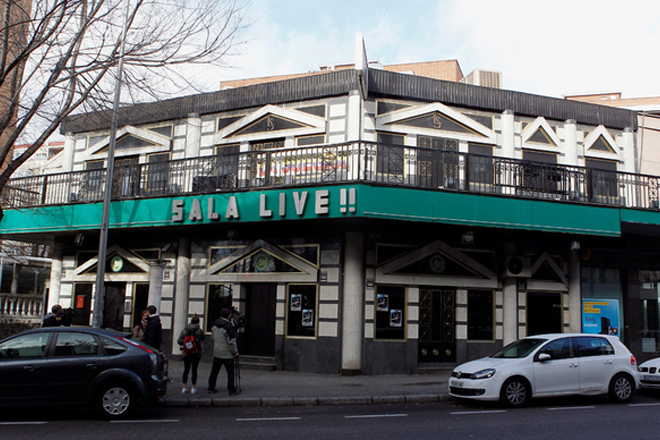 Ceiling collapse at Madrid club injures 26