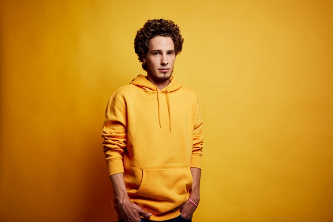 Maxim Schunk’s new single will ‘Light Up’ your day