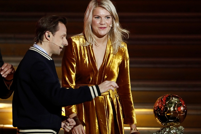 Martin Solveig asks first female Ballon d'Or winner about "twerking" on stage