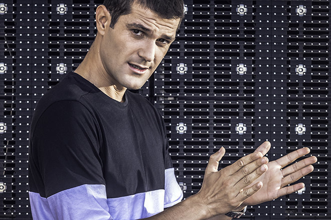 Premiere: Andrea Oliva revives the cheeky classic 'Welcome To The Jungle'