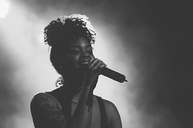 Ari Lennox accuses airport security of racial profiling after being arrested