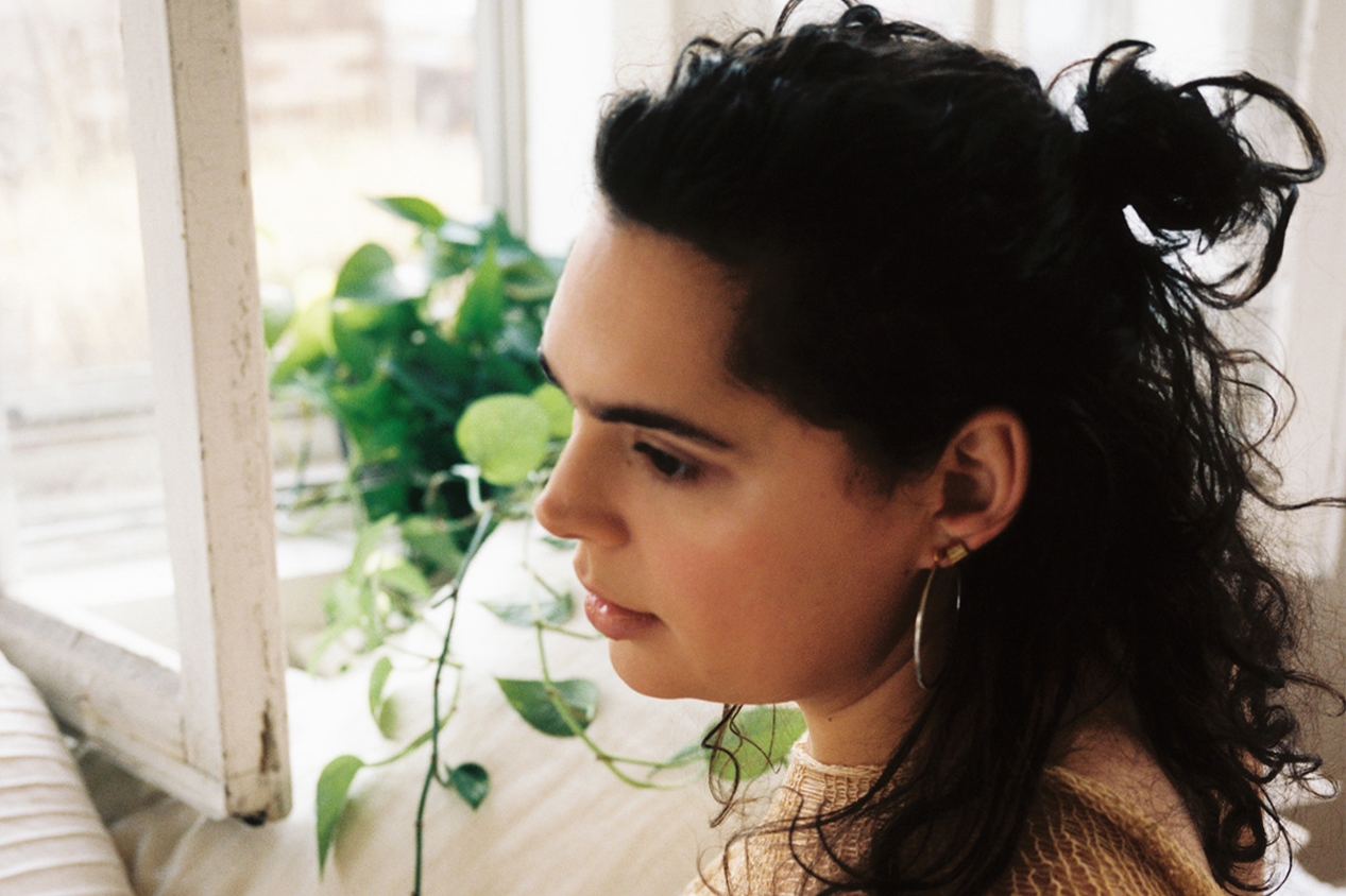 Ariel Zetina announces new EP 'MUAs At The End Of The World'
