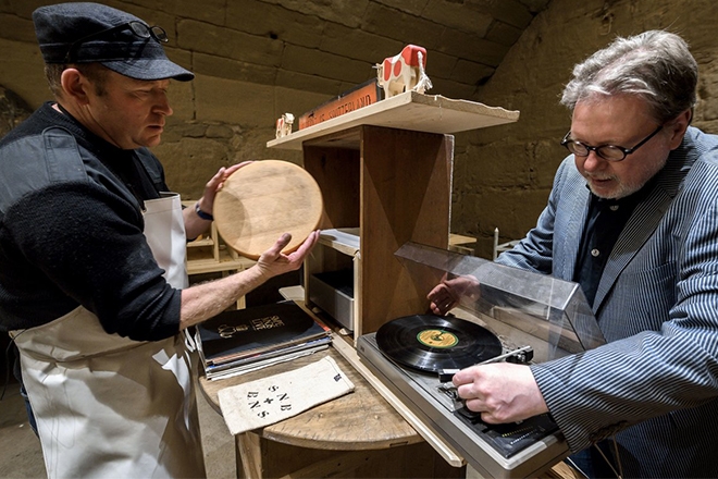 Experiment finds that hip hop makes maturing cheese taste better