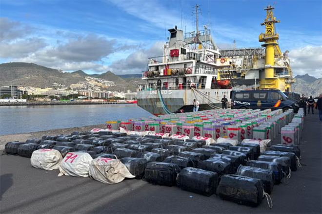 Spanish police seize 10 tonnes of cocaine hidden in salt shipment