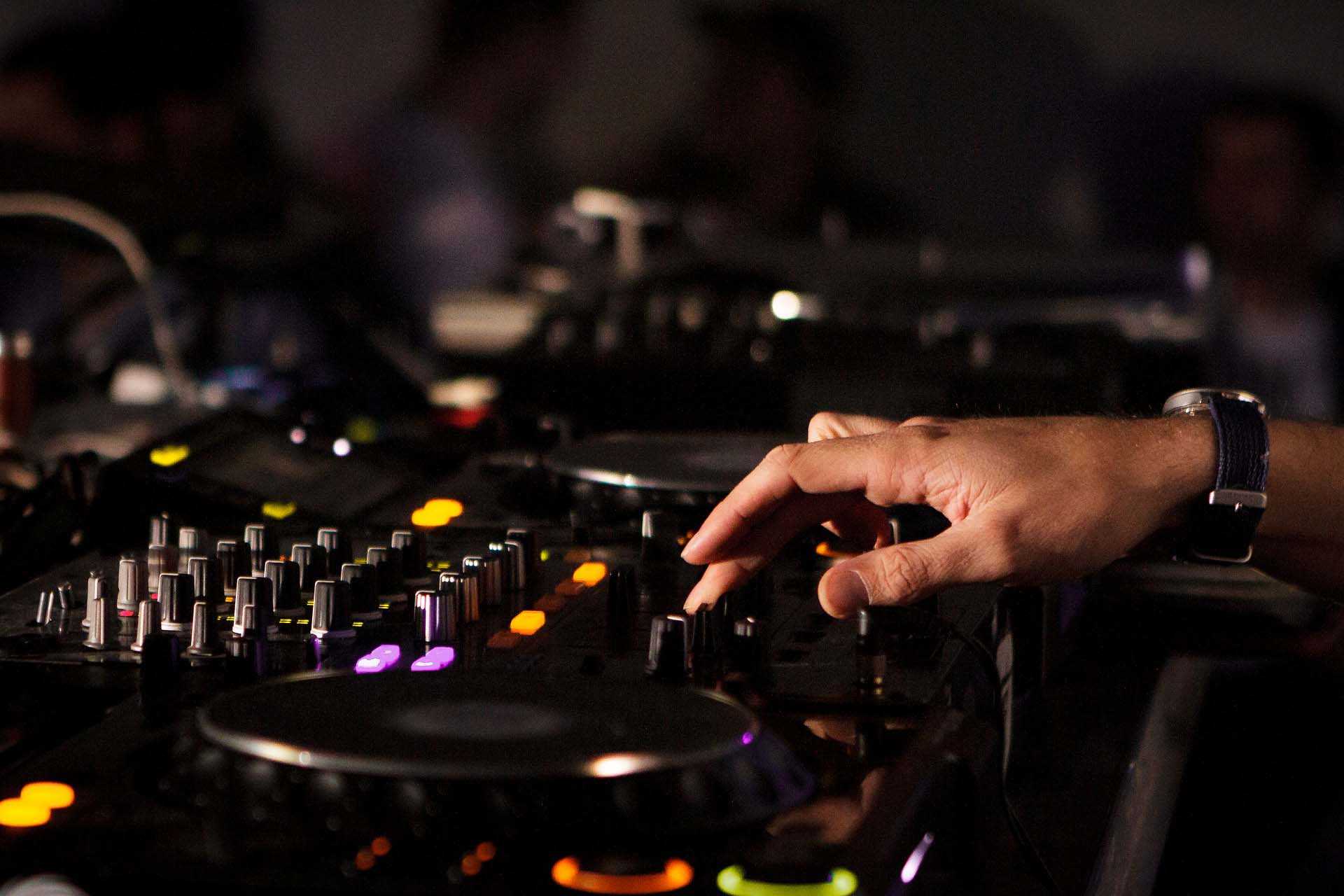 Apple Music has developed new tech allowing artists to monetise mixes