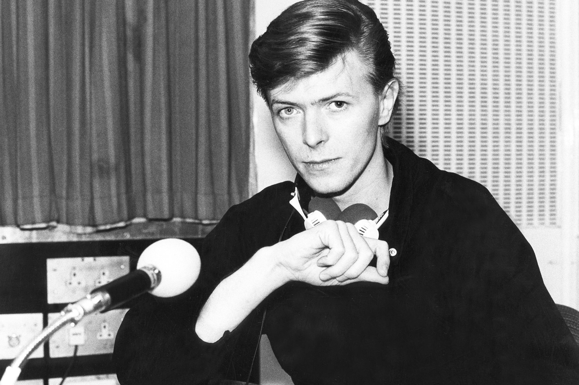 ​David Bowie’s estate sells entire catalogue of music to WCM
