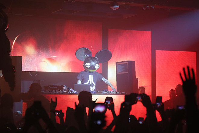 Deadmau5 plays a surprise DJ set at Comic Con
